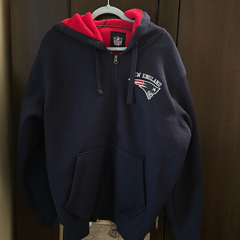 New England Patriots zip up fleece lined hooded jacket. W-28 / L-25. Excellent.